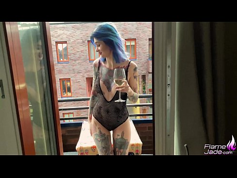 ❤️ Τρομερό κορίτσι ρουφάει και γαμάει παθιασμένα στους ανοιχτούς ουρανούς ️❌ Σπιτικό πορνό ☑